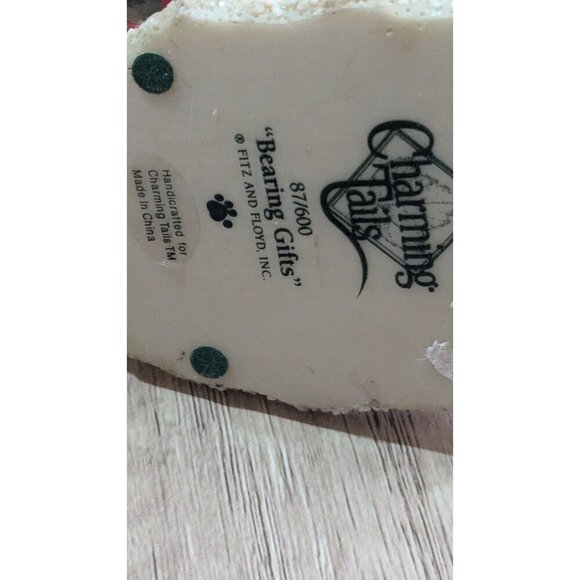 Charming Tails 1997 Bearing Gifts Figurine Skunk Christmas Presents 87/6 - Picture 9 of 11